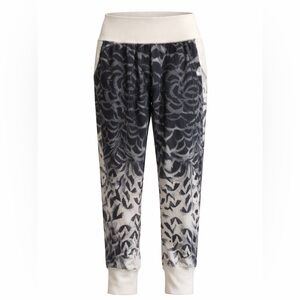 LULULEMON Dance to Yoga Pant in Pretty Plume Angel Wing Black Sz 8 Athleisure